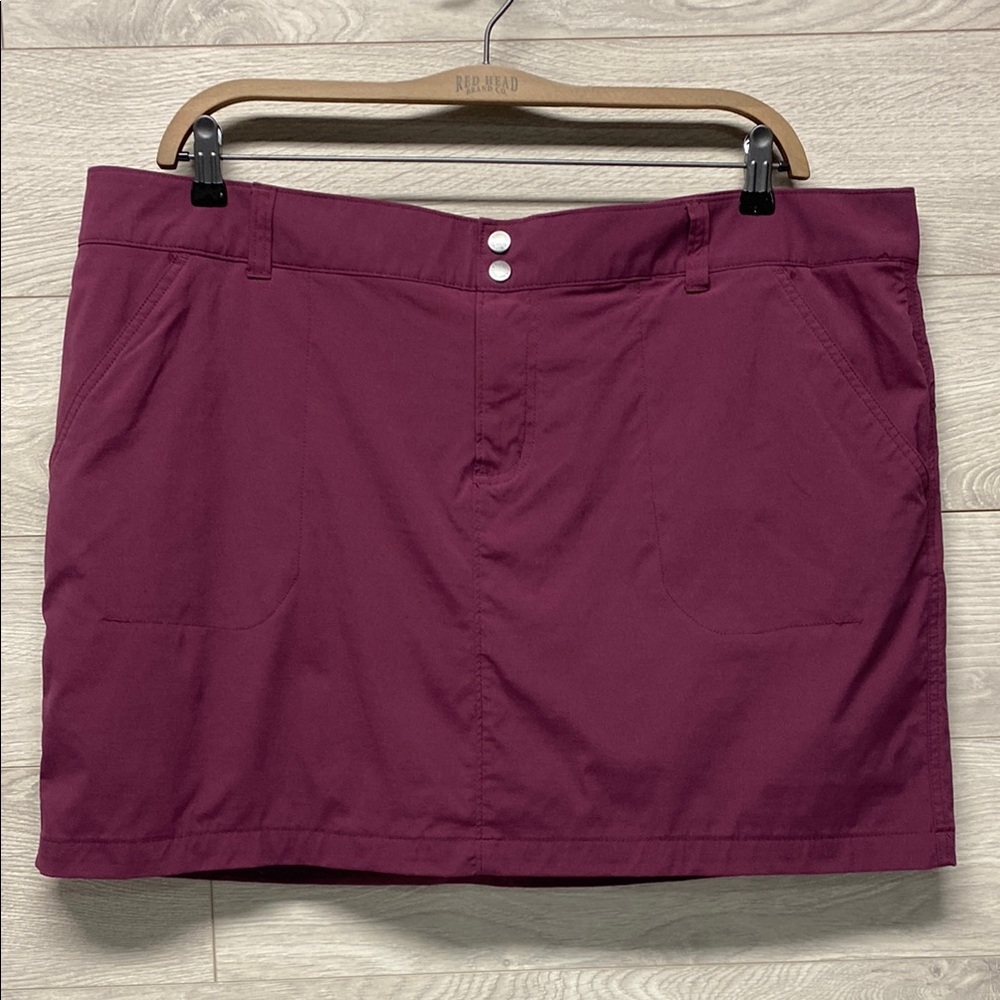Columbia Women’s Burgandy Skort 2X Lightweight Casual
